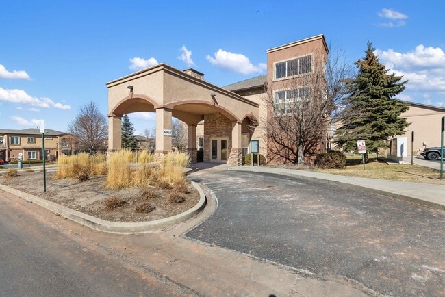 Building Photo - Immaculate 2 Bed 2 Bath Condo with Pikes Peak Views in D49!!!