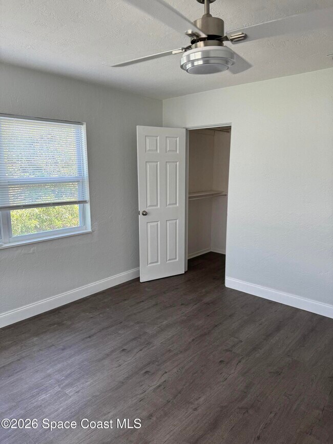 Building Photo - 204 W Alma Dr