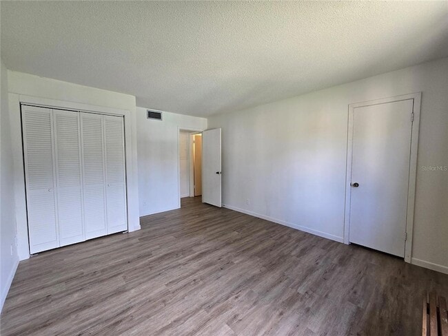 Building Photo - 623 Midway Dr