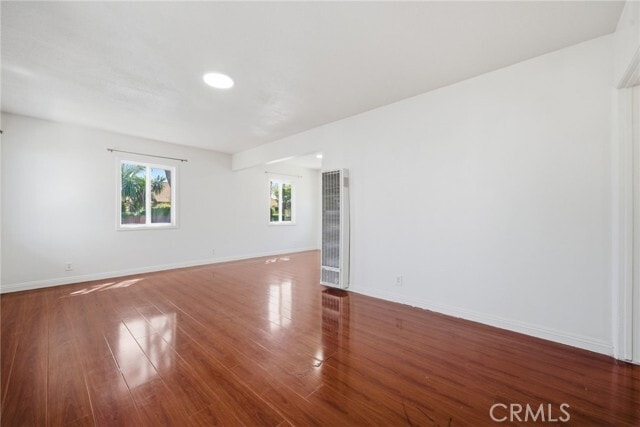 Building Photo - 1609 E 6th St