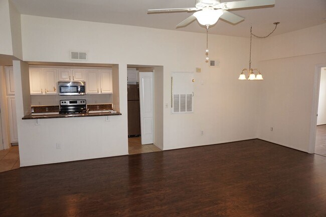 Building Photo - 400 Summit Ridge Pl