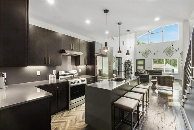 Building Photo - 255 Mathewson Pl SW