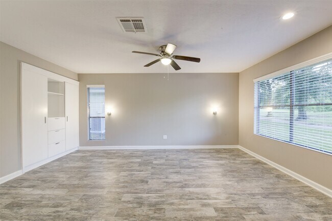 Building Photo - 3491 Balboa Cir
