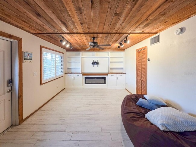 Building Photo - 1340 S Central Ave