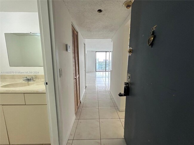 Building Photo - 1 bedroom in North Miami FL 33181