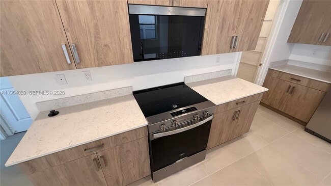 Building Photo - 1535 SE 7th Ct