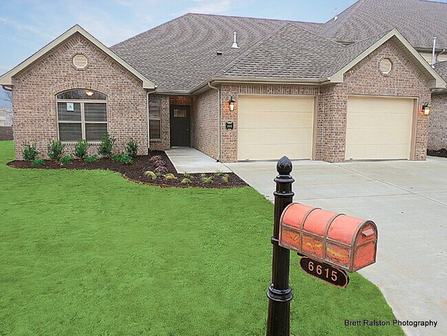 Primary Photo - 6615 W Valley View Rd