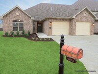 Building Photo - 6615 W Valley View Rd