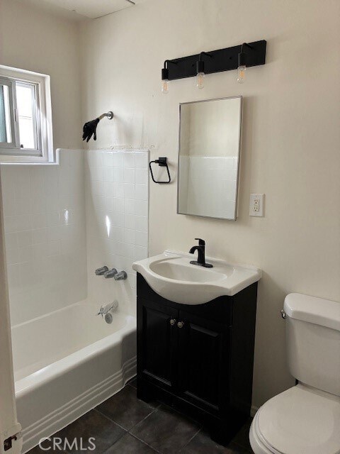 Building Photo - 640 W Imperial Ave