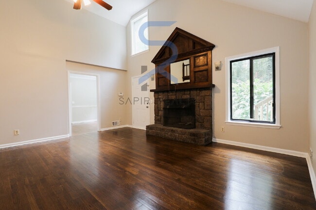 Building Photo - 3000 Collier Dr NW