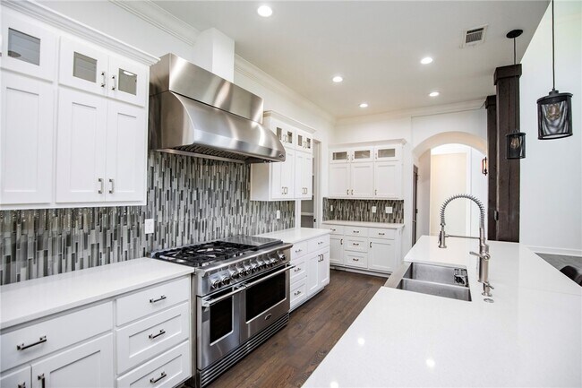 Building Photo - 3 S Castle Oaks Ct