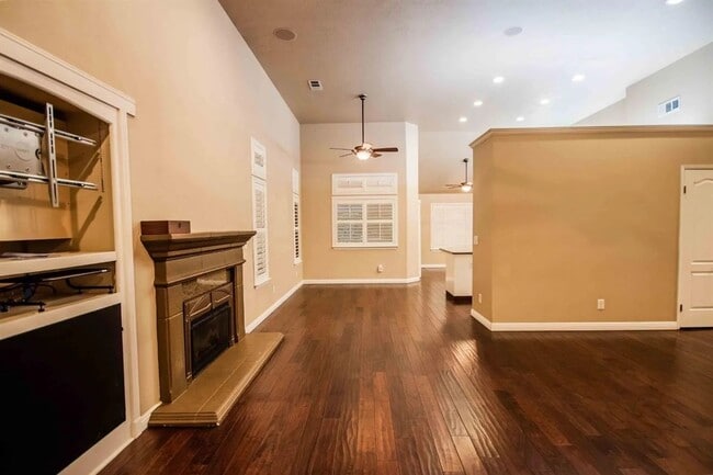 Building Photo - 1838 E Shea Dr