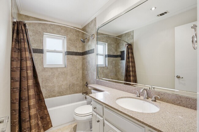 Building Photo - Amazing in Arlington