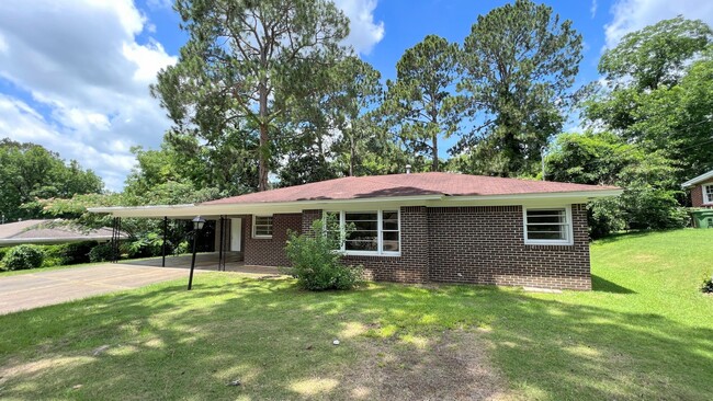 Building Photo - Hello Gorgeous !! 3- bedroom just waiting ...