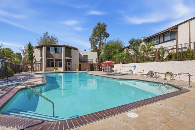 Building Photo - 374 Miraleste Dr