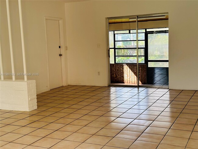 Building Photo - 5705 SW 39th St