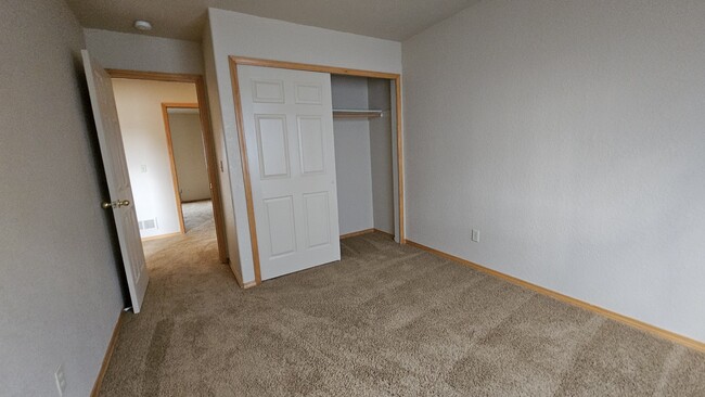 Building Photo - 1642 Columbine Village Dr