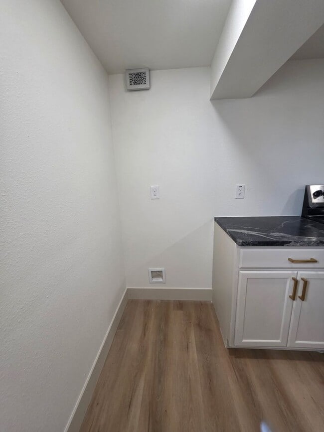 Building Photo - Studio Apartment with bathroom, kitchen & utility area on the lower level of property.