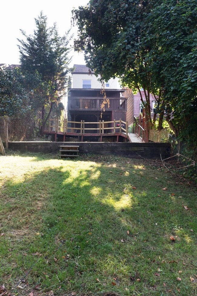 Building Photo - Updated 3BR 3 bath House with off street p...