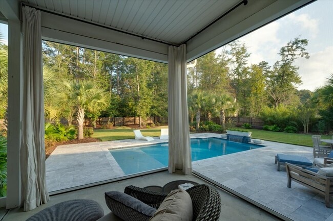 Building Photo - 1005 Mt Whitney Dr
