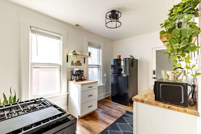 Building Photo - 575 1/2 City Park Avenue-SI ID1265634P