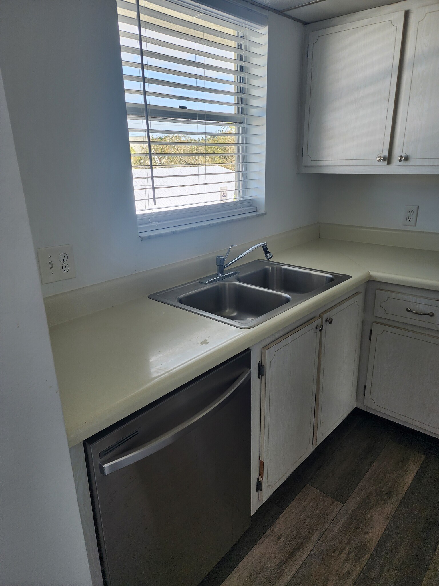 Building Photo - 1100 Ponce de Leon Cir