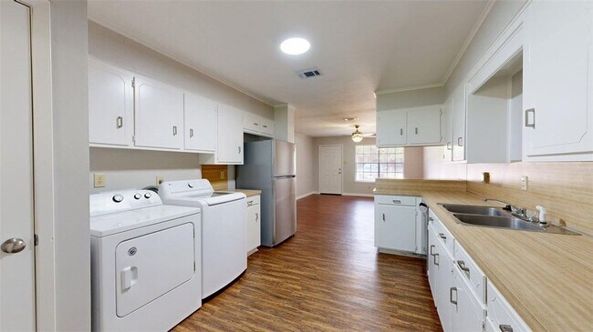 Building Photo - 3921 Olive St