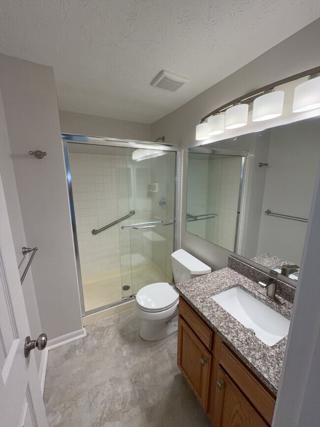 Building Photo - 778 Woodlyn Dr S