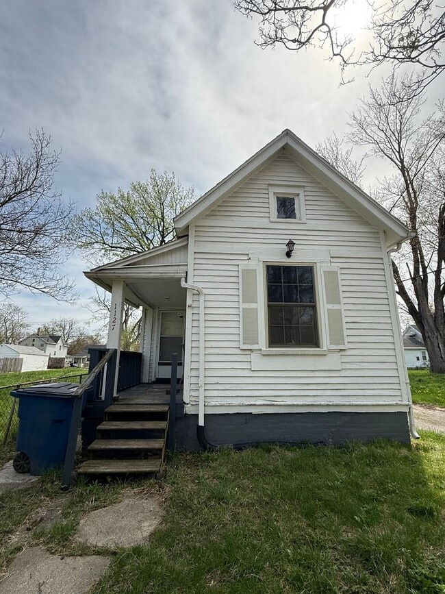 Building Photo - 3 Bed 1 Bath