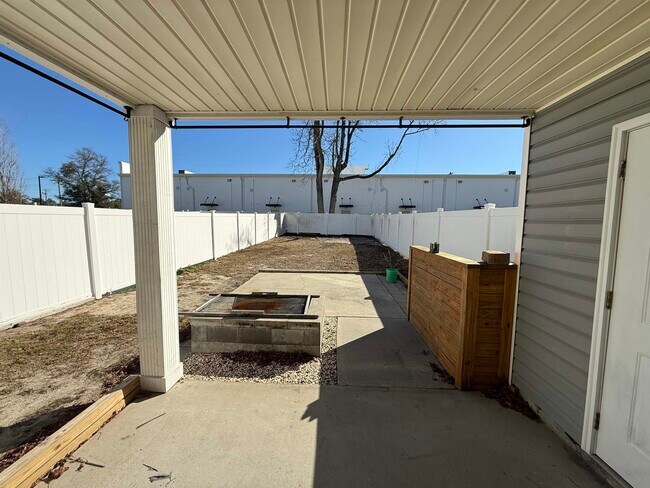 Building Photo - 2803 Hilton Dr