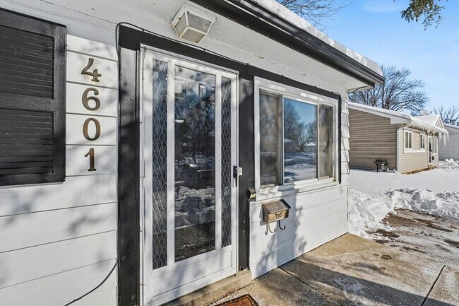 Building Photo - 4601 Curundu Ave