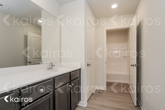 Building Photo - 10730 Hillside Creek Dr