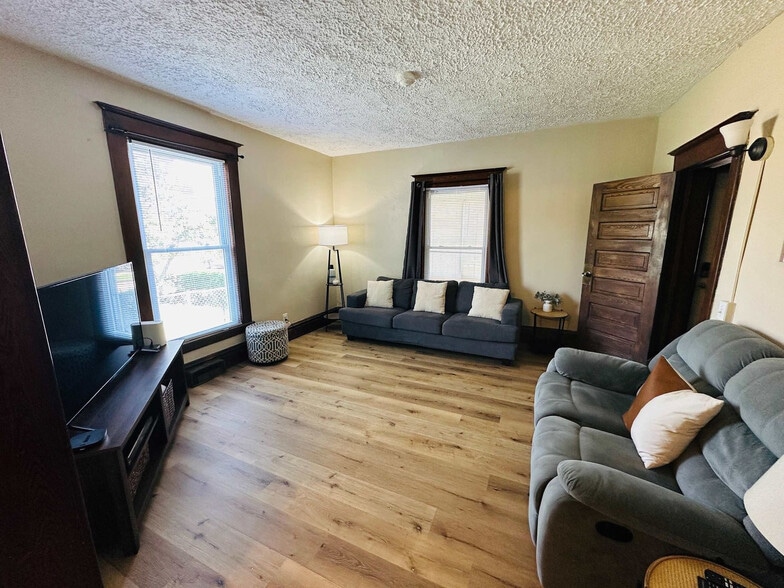 Building Photo - 15 Straight Ave SW