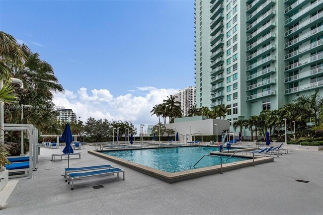 Building Photo - 1800 N Bayshore Dr