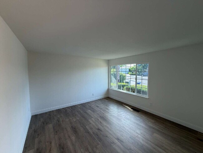 Building Photo - 1089 Honey Ct