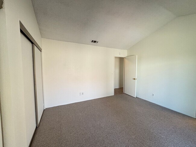 Building Photo - Charming East Lancaster Home