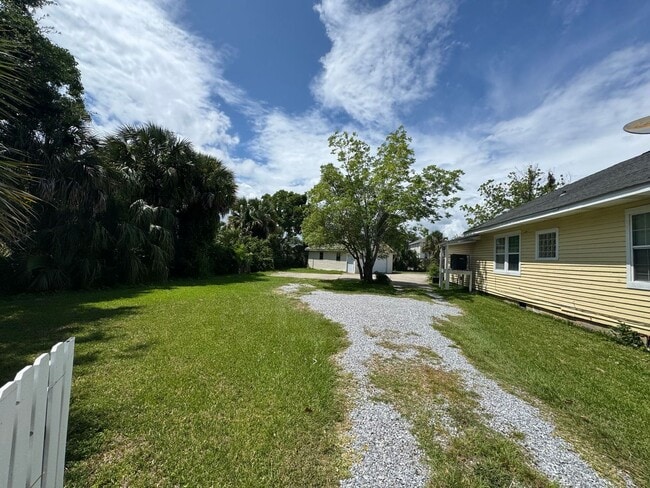 Building Photo - Downtown - Pensacola - 3 bedroom, 2 bathroom