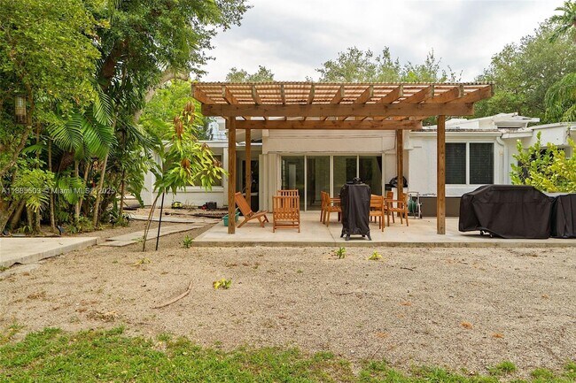 Building Photo - 5845 SW 88th St