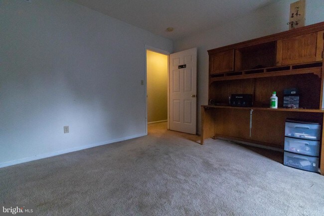 Building Photo - 305 Cherokee Dr