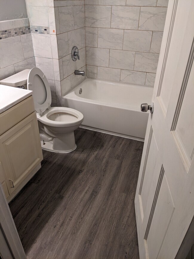 Building Photo - 3903 Schiller Pl