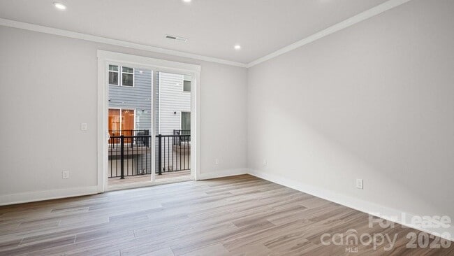 Building Photo - 2025 Clarksdale Dr