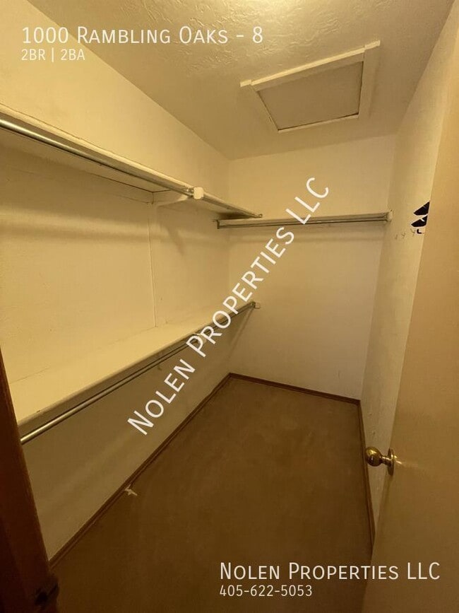 Building Photo - 1000 Rambling Oaks Dr