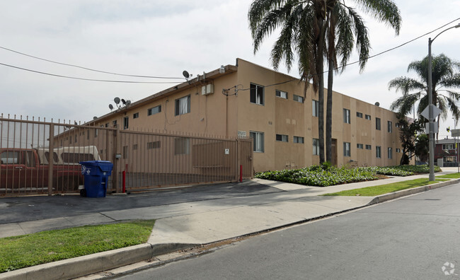 Building Photo - Royal Palms Apartments