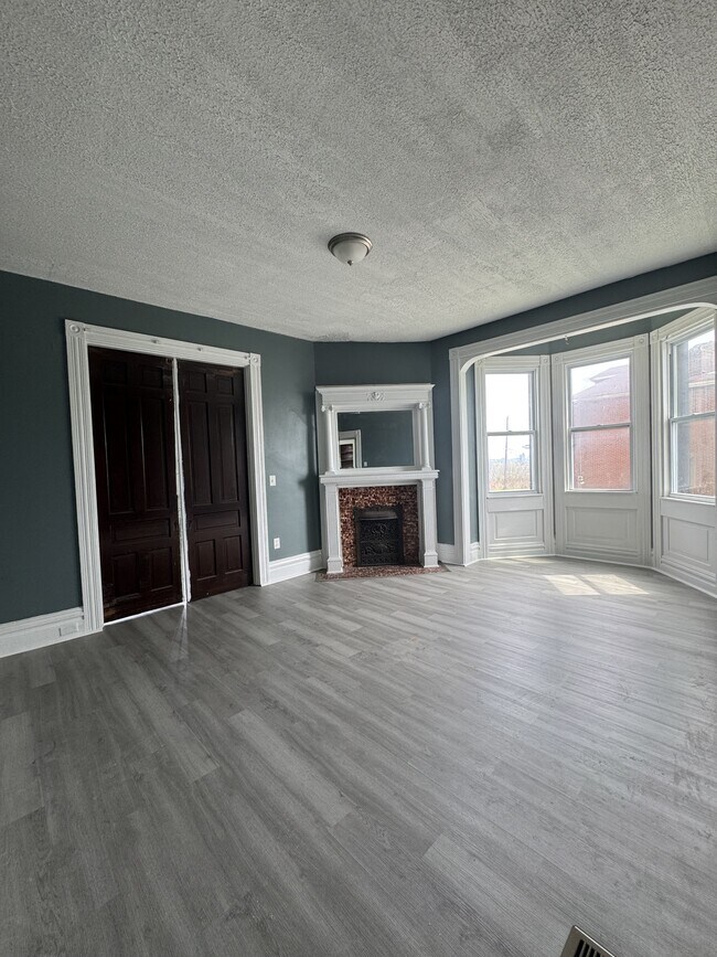 Building Photo - 3200 Brunot Ave