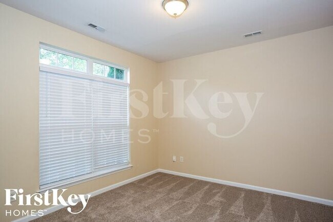 Building Photo - 4805 Walnut Grove St