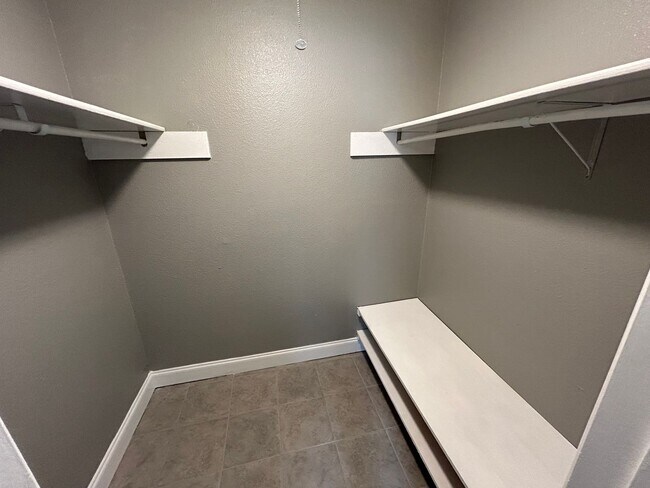Building Photo - *COMING SOON* Open-Concept 3BD/2BA with Cozy Fireplace & Modern Stainless Kitchen!