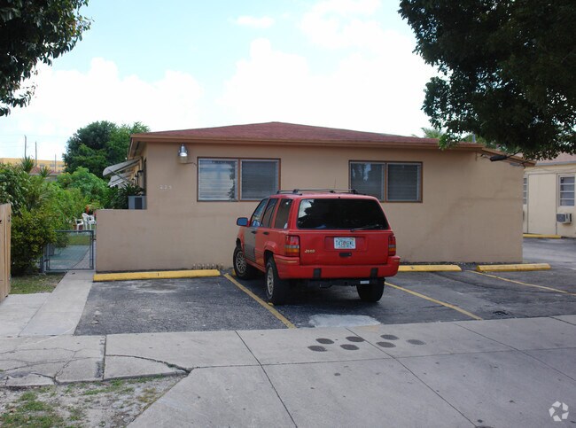 Primary Photo - 225 SW 18th Ct