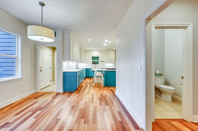 Building Photo - Beautiful Spacious Bainbridge Home