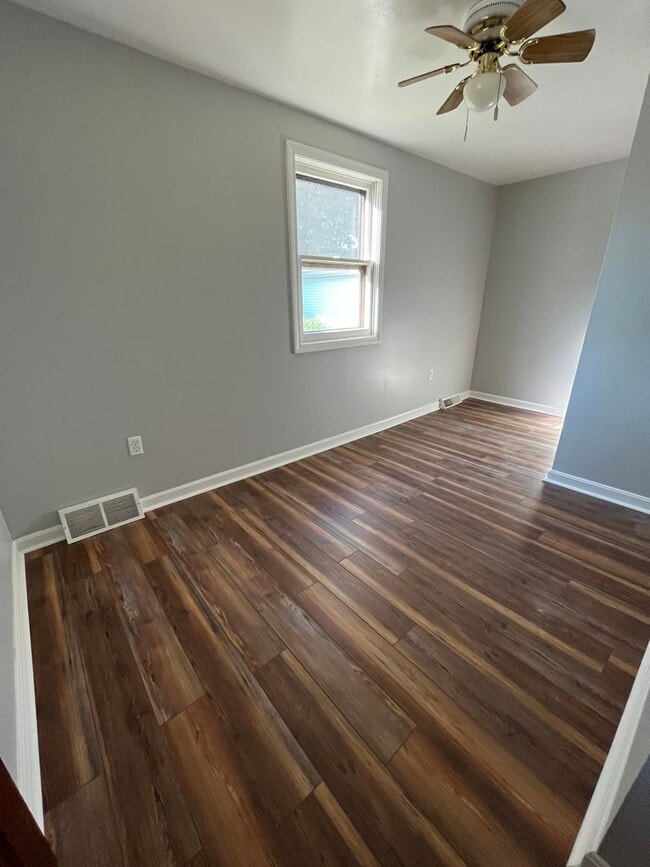 Building Photo - 4131 W Lake Rd