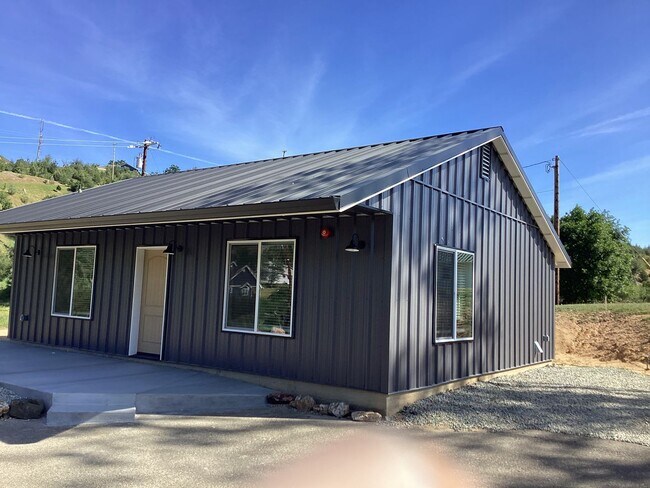 Building Photo - Newly Built Home Near Salt Creek Trail Move in Ready